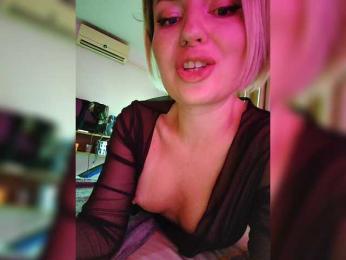 MinniMia bongacams stream image