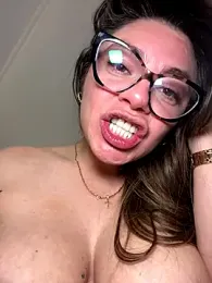 alicee16 stripchat stream image