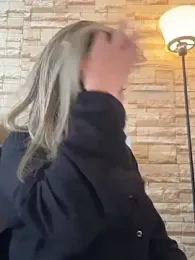 _Abril-Office1 stripchat stream image