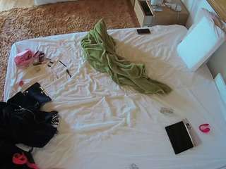 voyeurcam-julmodels-whitebed-3 camsoda stream image