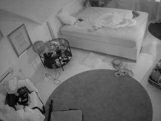 voyeurcam-julmodels-whitebed-4 camsoda stream image