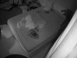 voyeurcam-julmodels-whitebed-5 camsoda stream image