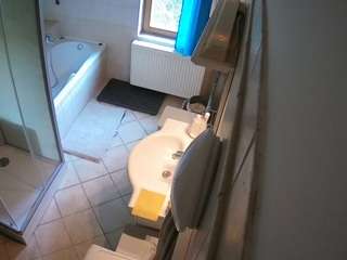 voyeurcam-julmodels-bath-2nd-2 camsoda stream image