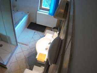 voyeurcam-julmodels-bath-2nd-2 camsoda stream image