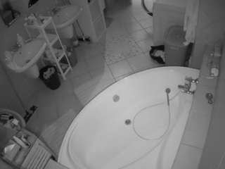 voyeurcam-julmodels-bath-1st-1 camsoda stream image