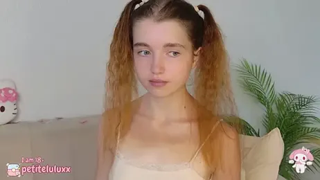 petiteluluxx stripchat stream image