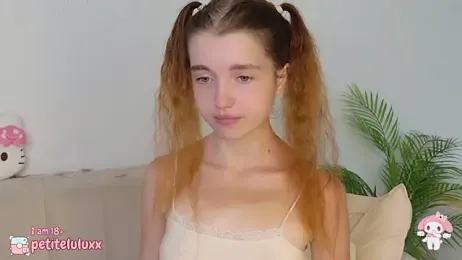 petiteluluxx stripchat stream image