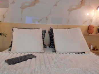 leathompson1 bongacams stream image