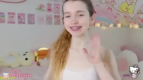 petiteluluxx stripchat stream image