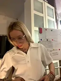 babydolll stripchat stream image