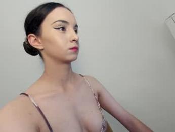 ehotlovea chaturbate stream image