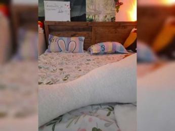 LittleDelora bongacams stream image