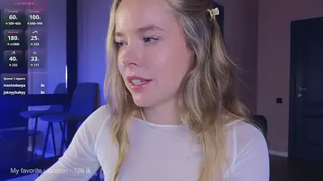 milly_shy stripchat stream image