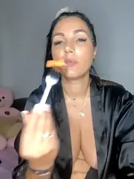 ReiyaRey stripchat stream image