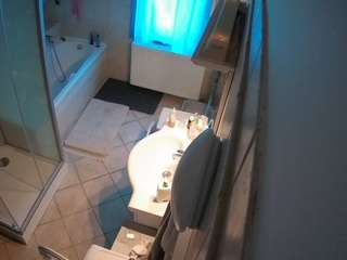 voyeurcam-julmodels-bath-2nd-2 camsoda stream image