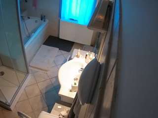 voyeurcam-julmodels-bath-2nd-2 camsoda stream image