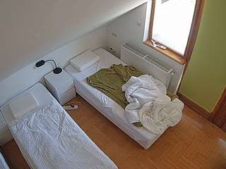 voyeurcam-julmodels-bed-7 camsoda stream image