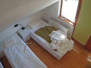 voyeurcam-julmodels-bed-7 camsoda stream image