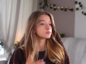 little_poetry chaturbate stream image