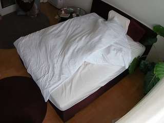 voyeurcam-julmodels-whitebed-5 camsoda stream image