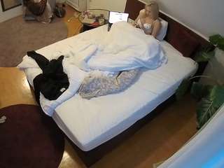 voyeurcam-julmodels-whitebed-5 camsoda stream image