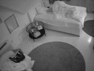 voyeurcam-julmodels-whitebed-4 camsoda stream image