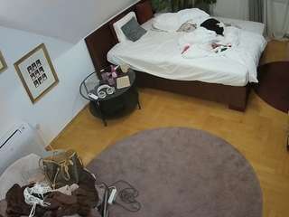 voyeurcam-julmodels-whitebed-4 camsoda stream image