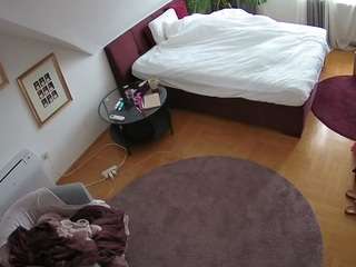 voyeurcam-julmodels-whitebed-4 camsoda stream image