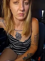 SheIsSomething stripchat stream image