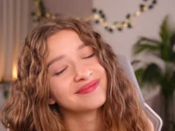 little_poetry chaturbate stream image