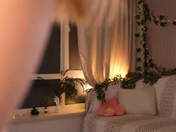 little_poetry chaturbate stream image