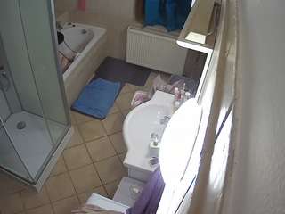 voyeurcam-julmodels-bath-2nd-2 camsoda stream image