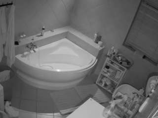 voyeurcam-julmodels-bath-1st-2 camsoda stream image