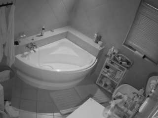 voyeurcam-julmodels-bath-1st-2 camsoda stream image