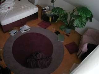 voyeurcam-julmodels-whitebed-5 camsoda stream image