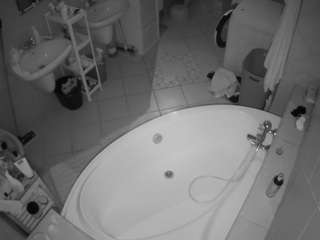 voyeurcam-julmodels-bath-1st-1 camsoda stream image