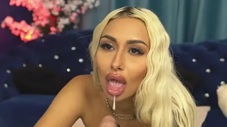 GoldenAmber stripchat stream image