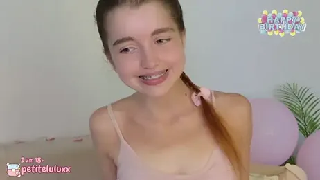 petiteluluxx stripchat stream image