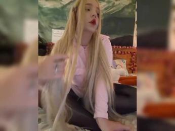 LittleDelora bongacams stream image