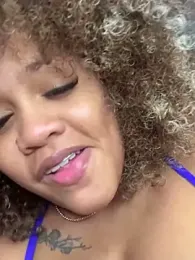 riri_brunnete stripchat stream image