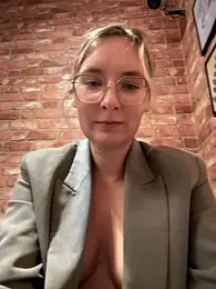 The_Snowwhitee stripchat stream image