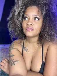 riri_brunnete stripchat stream image