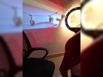 LittleDelora bongacams stream image