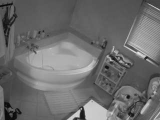voyeurcam-julmodels-bath-1st-2 camsoda stream image