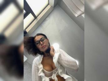 wlcm2talilia bongacams stream image