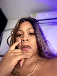 riri_brunnete stripchat stream image