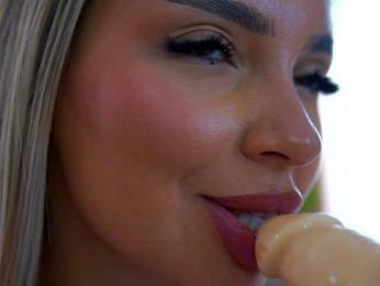 ArtTeasee bongacams stream image