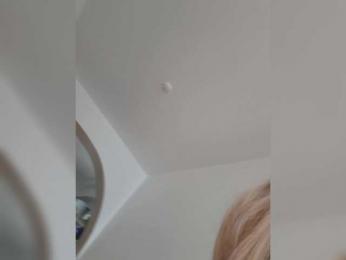 LittleDelora bongacams stream image