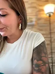 _Abril-Office1 stripchat stream image