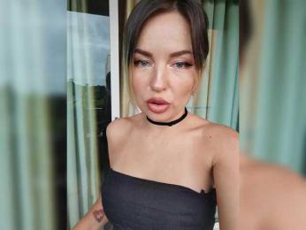 MinniMia bongacams stream image